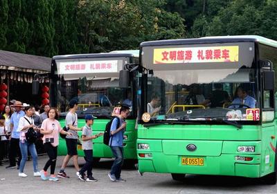 “十一 ”黃金周溪口景區(qū)掀起旅游“巨浪”