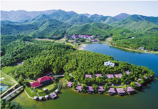 廢礦坑變身度假村